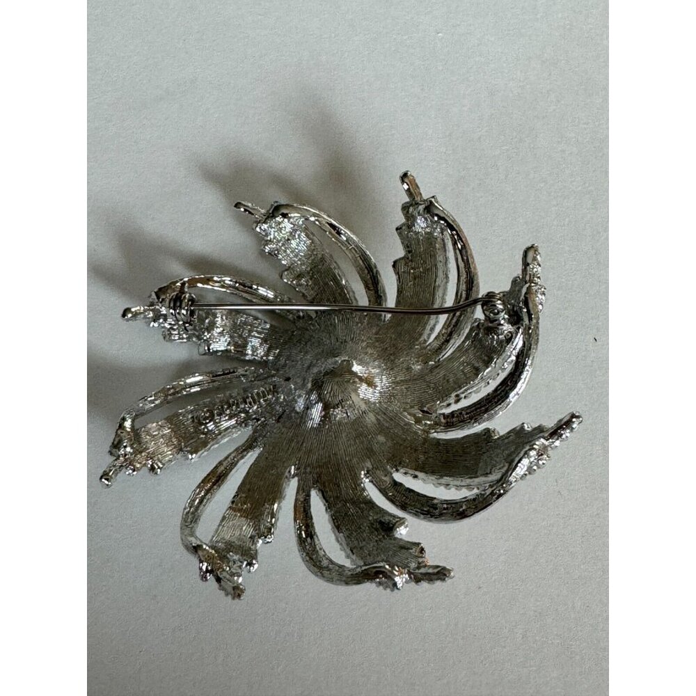 Sarah Coventry Brooch Pin Silvertone Swirl Sunburst Pinwheel Jewelry Faux Pearl - Picture 3 of 6